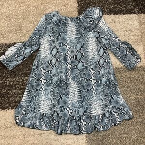 Nuggles brand grey snakeskin top. Swing style